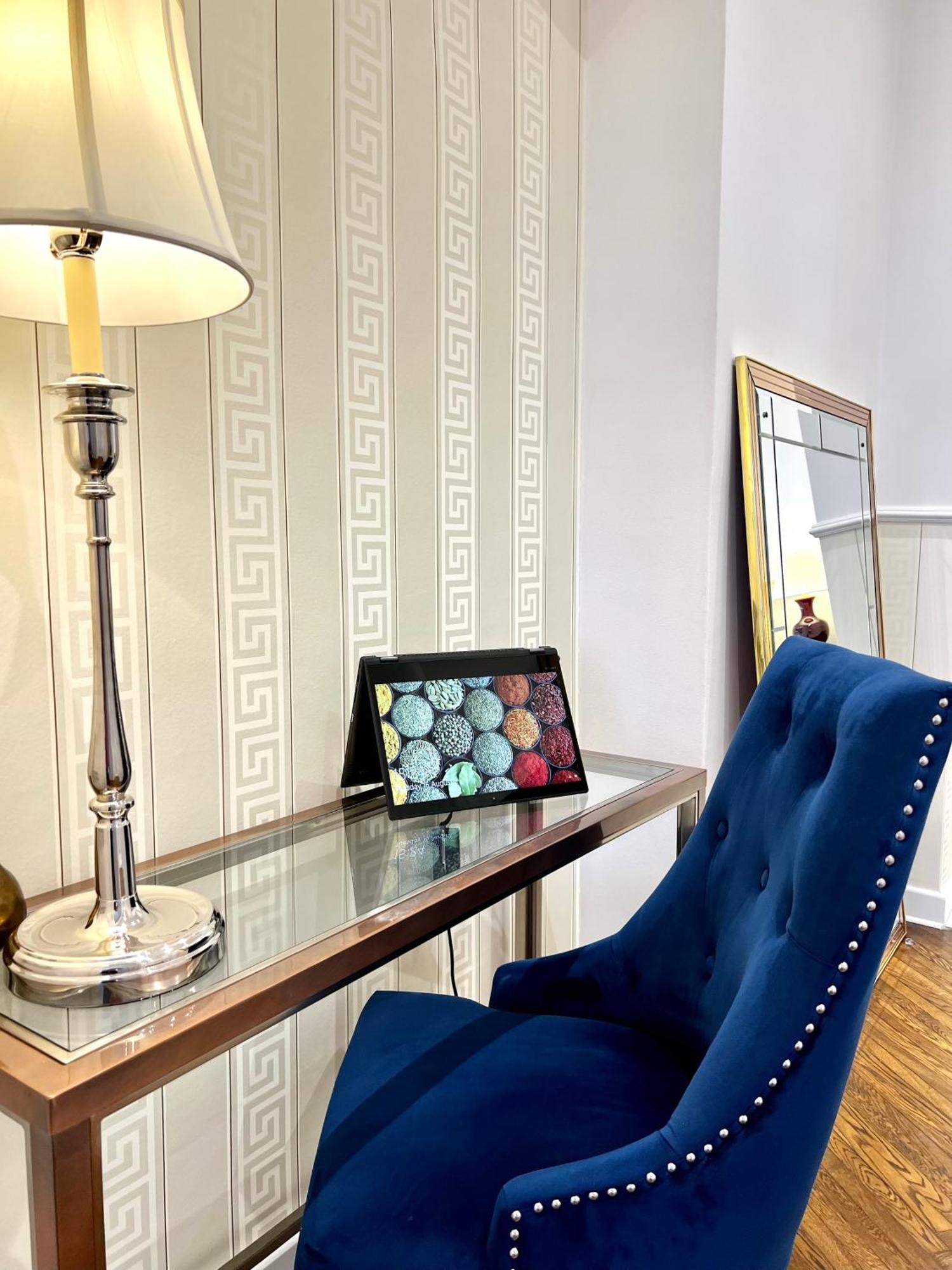 Luxury Apartments Mondrian Market Square III Варшава Номер фото